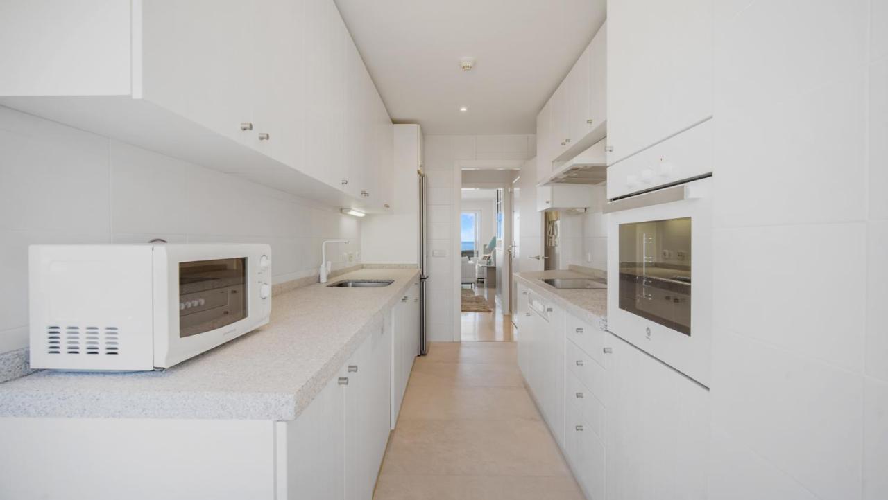 Beach-Line Apartment With 3 Bedrooms In Эстепона Экстерьер фото